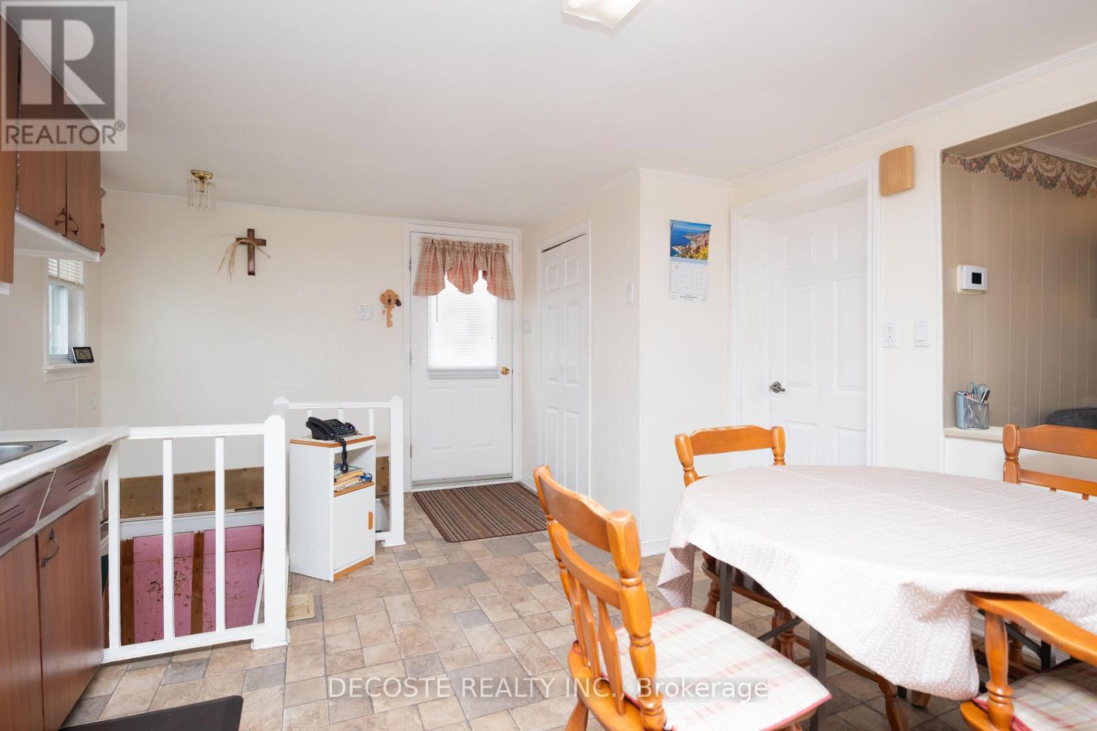 290 EAST BOUNDARY ROAD - 5