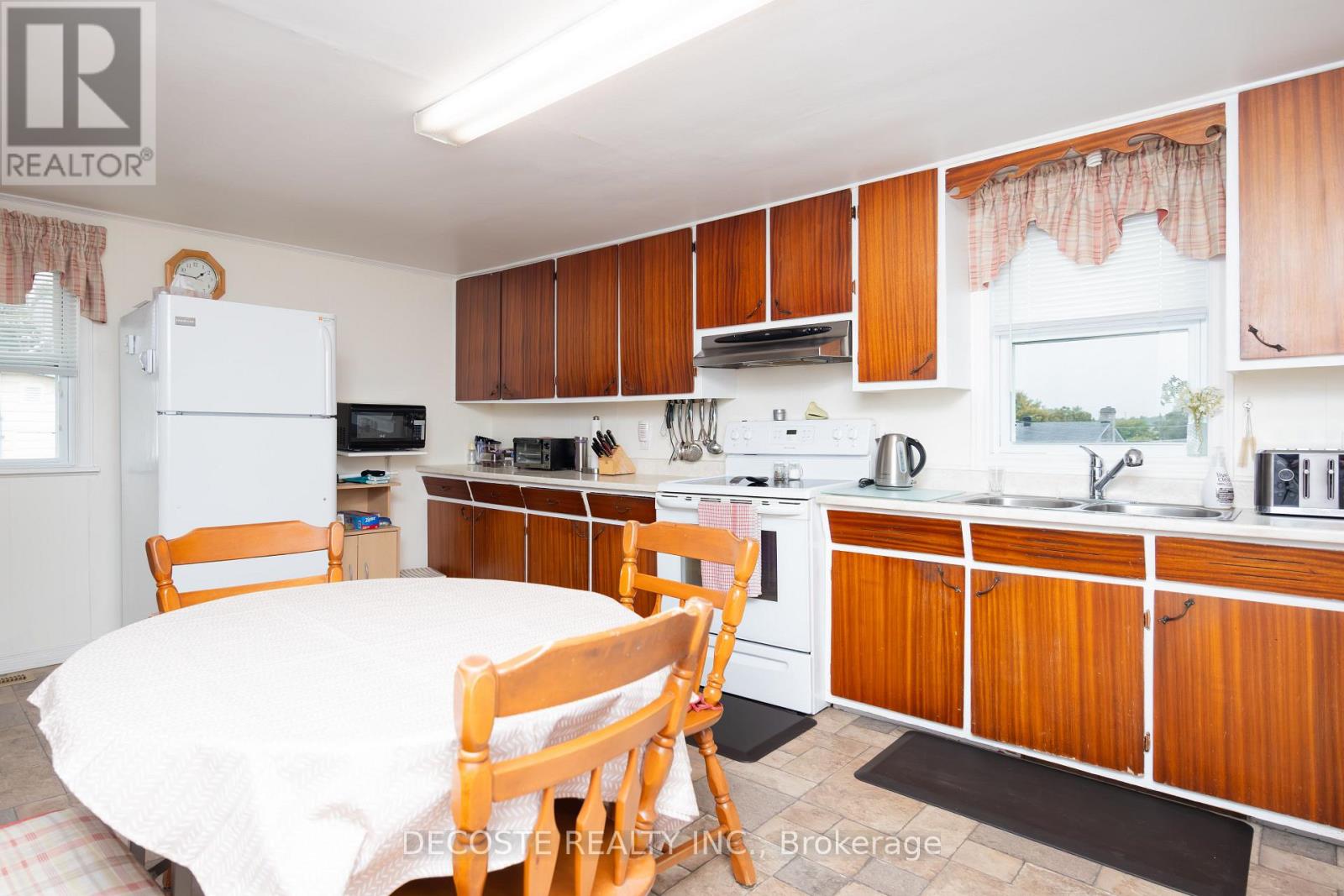 290 EAST BOUNDARY ROAD - 6