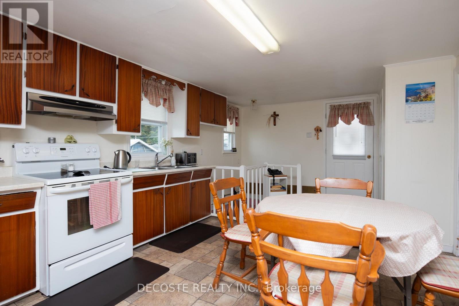 290 EAST BOUNDARY ROAD - 7