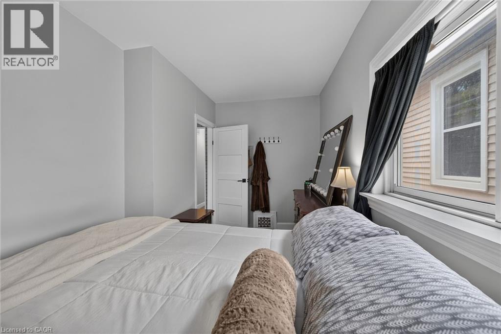220 PALING Avenue - 22