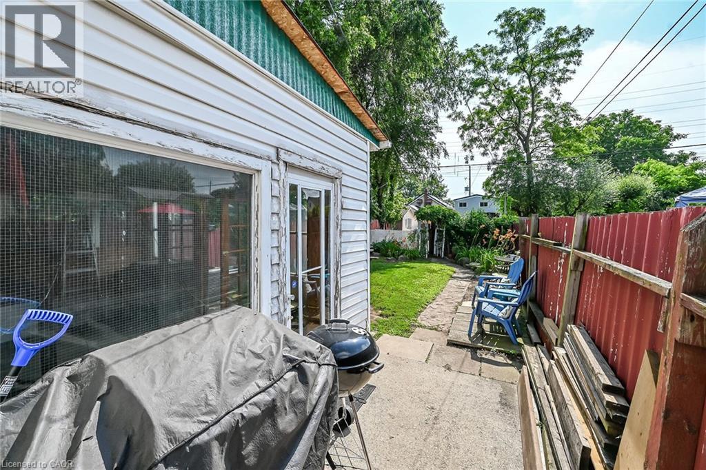 220 PALING Avenue - 31