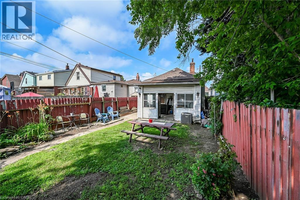 220 PALING Avenue - 36