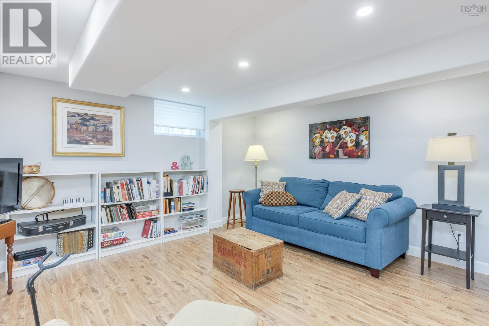 2261 North Avenue - 21