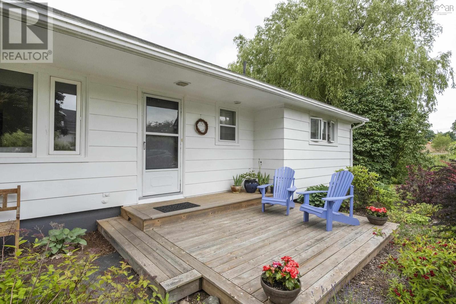 2261 North Avenue - 27