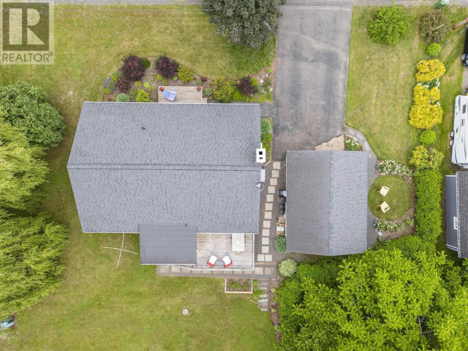 2261 North Avenue - 39
