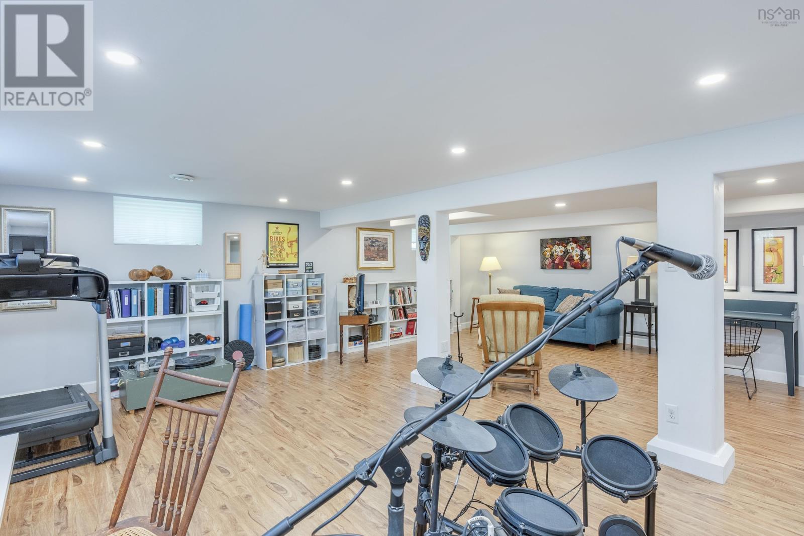 2261 North Avenue - 23