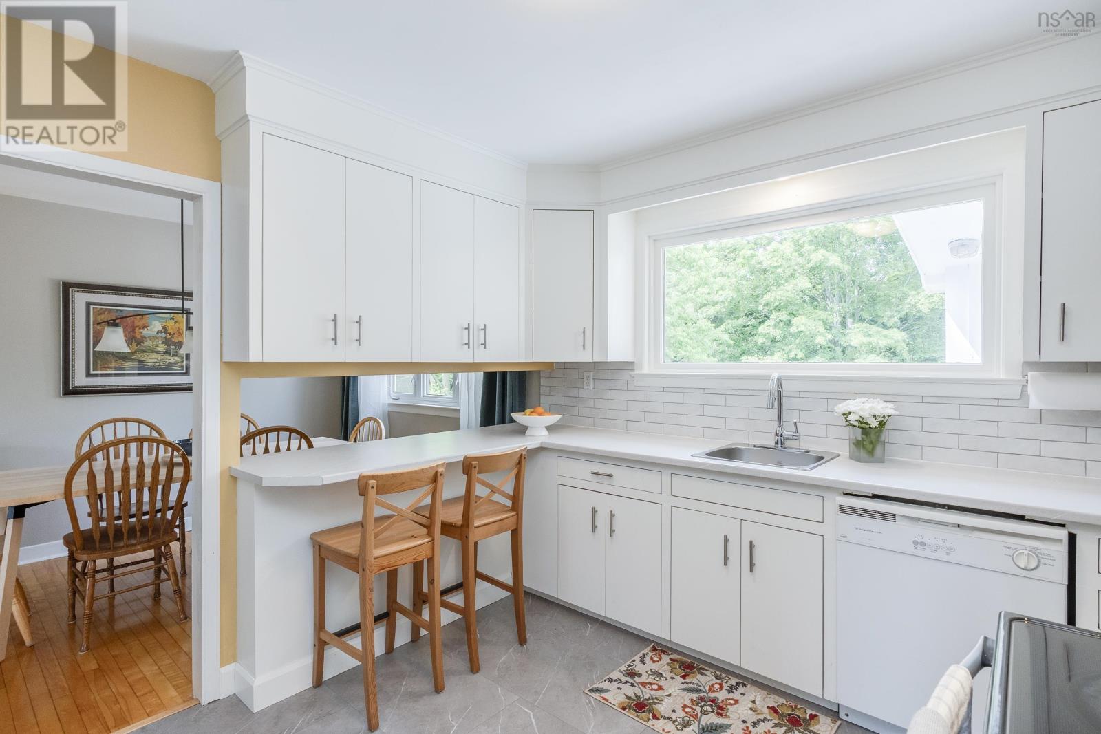 2261 North Avenue - 7