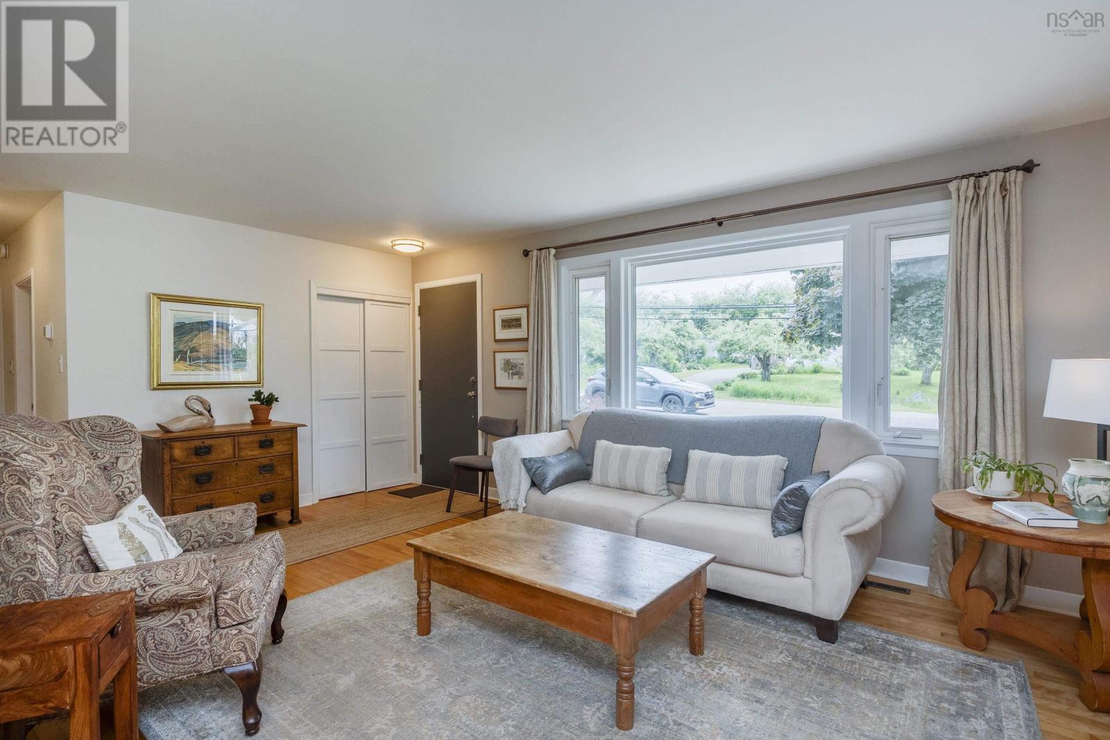 2261 North Avenue - 4