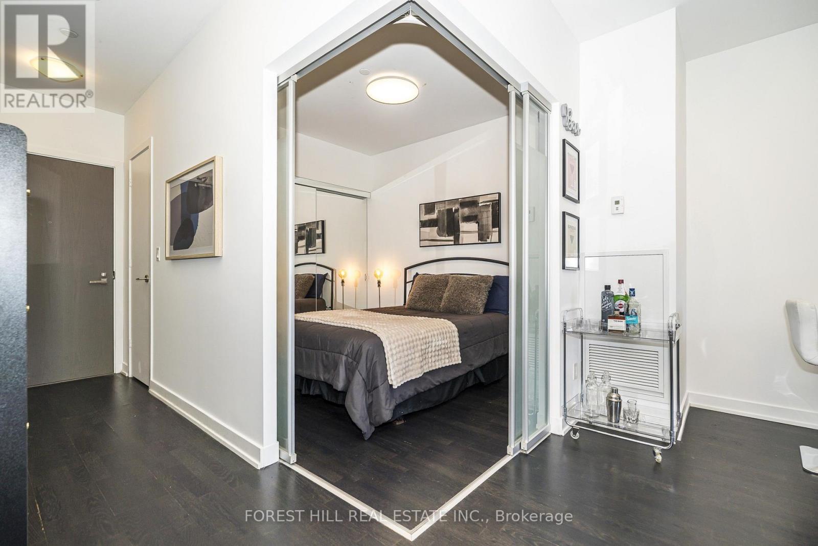 #202 501 ST CLAIR AVENUE W - 14
