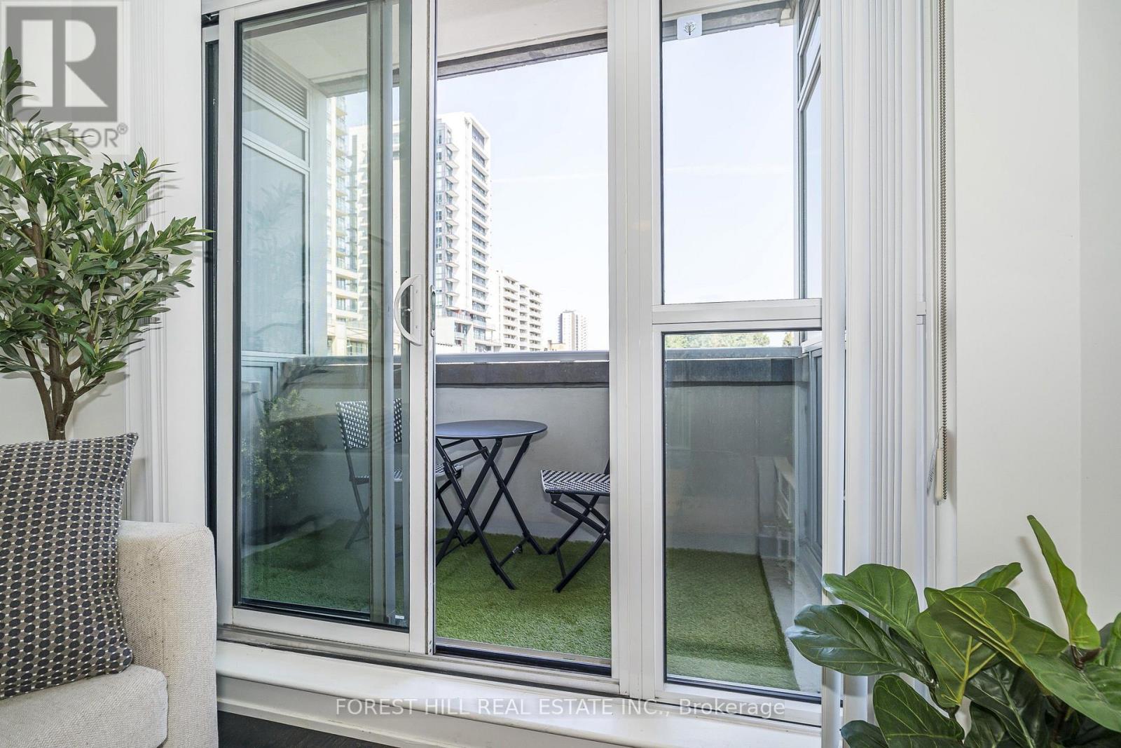 #202 501 ST CLAIR AVENUE W - 22