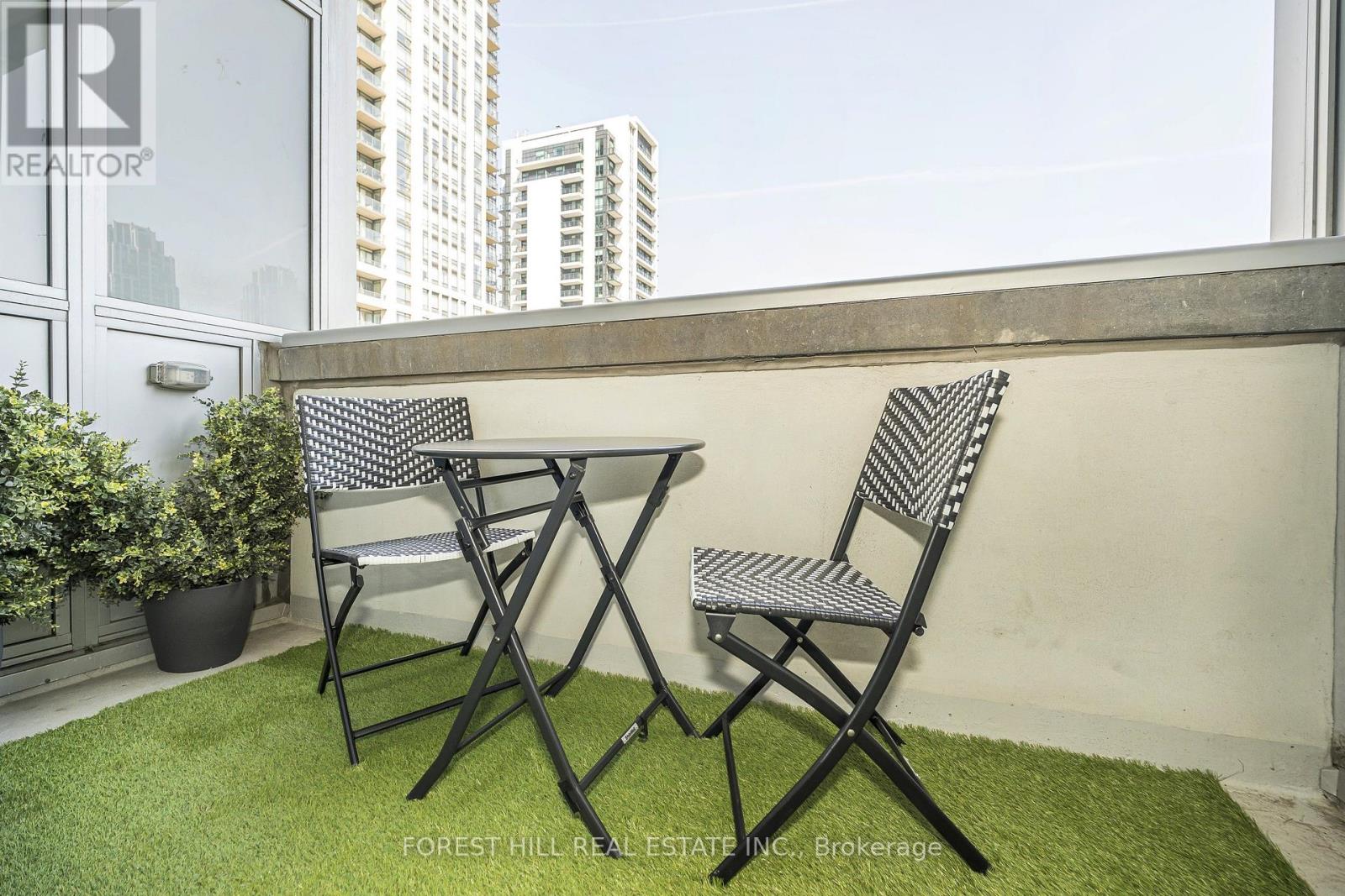 #202 501 ST CLAIR AVENUE W - 23