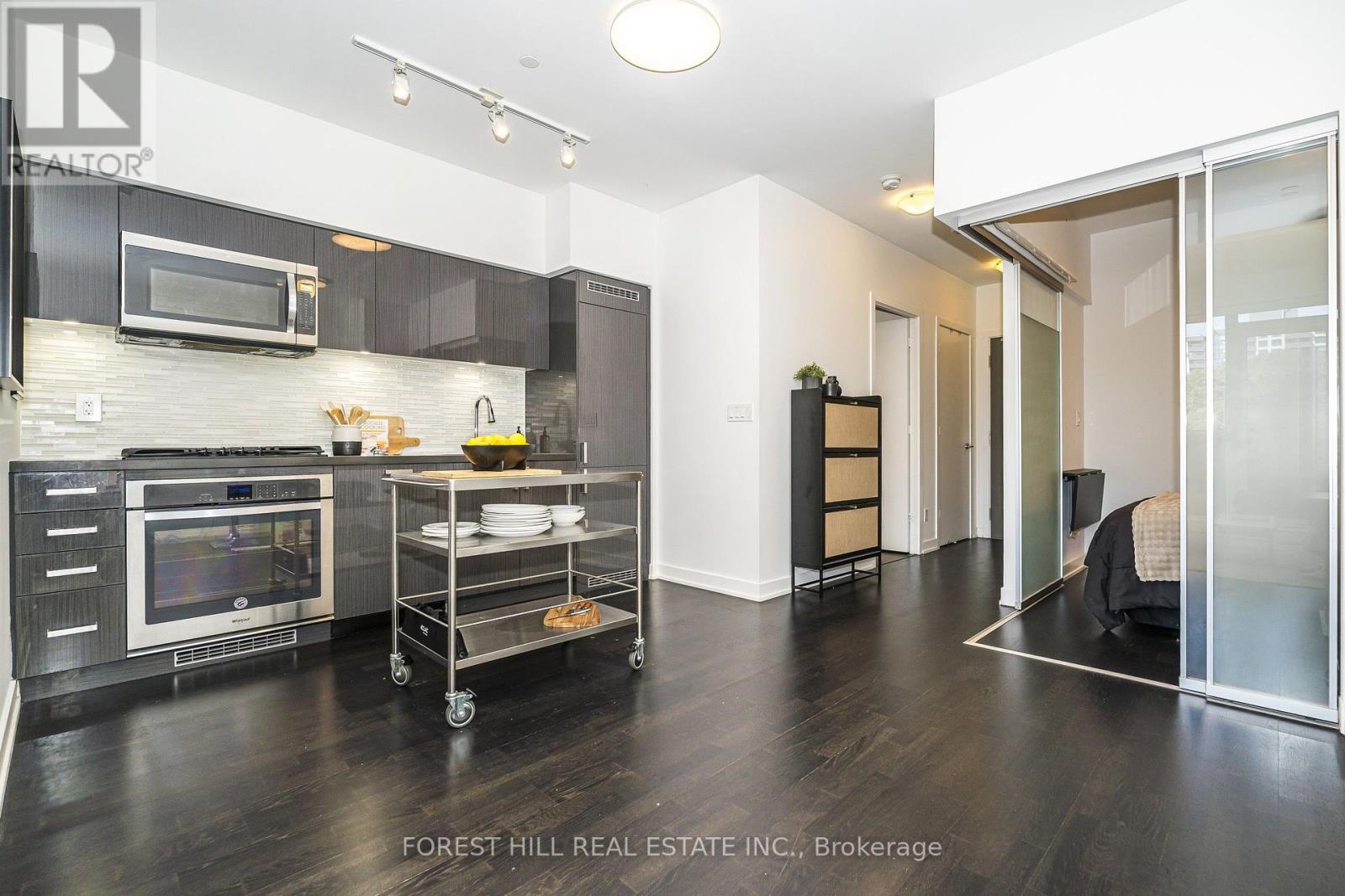 #202 501 ST CLAIR AVENUE W - 7