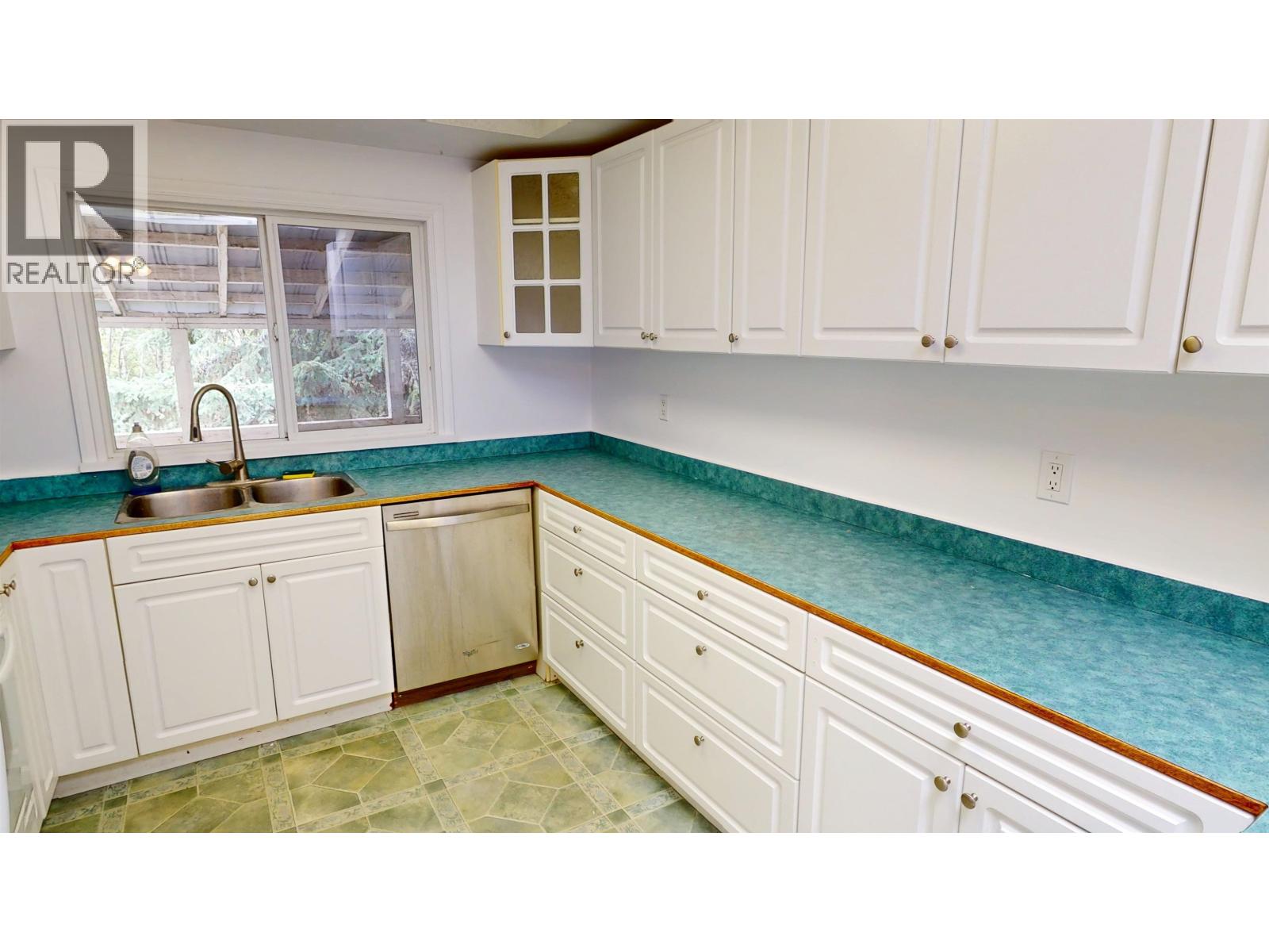 1930 BEACH CRESCENT - Image 12