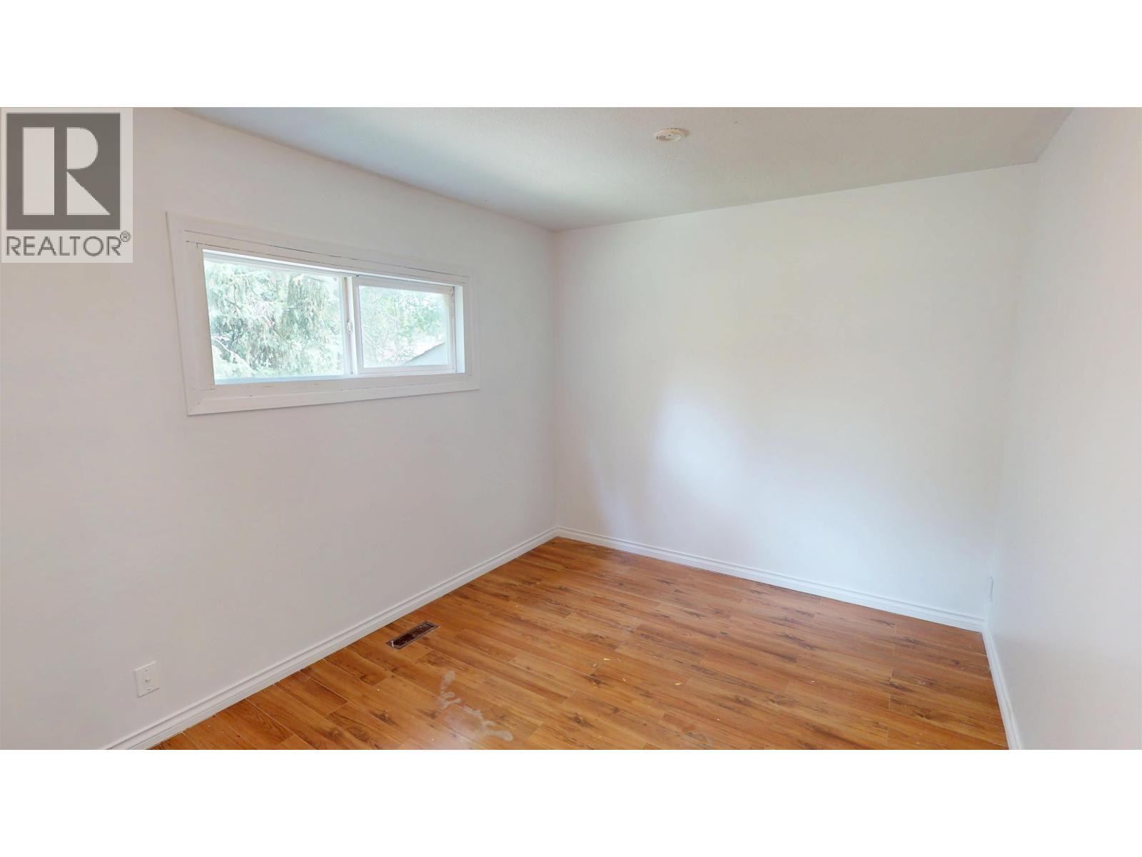 1930 BEACH CRESCENT - 16