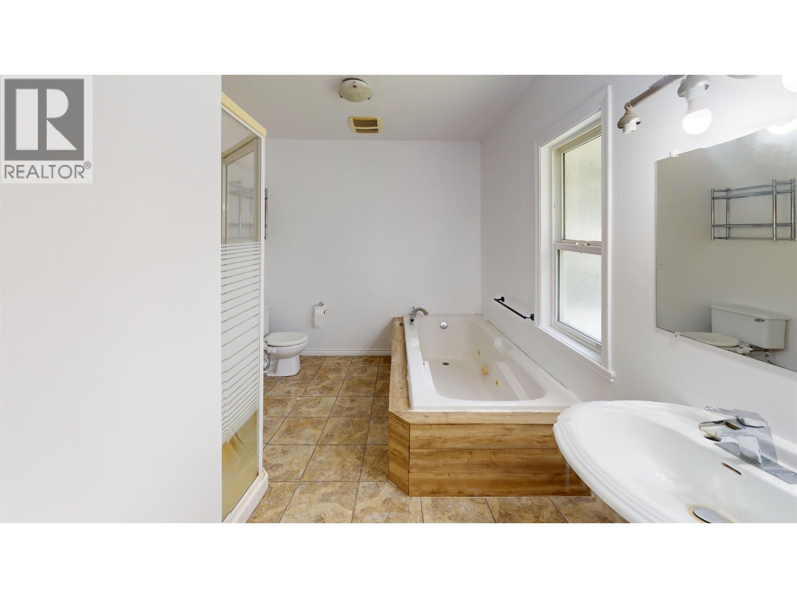 1930 BEACH CRESCENT - 18