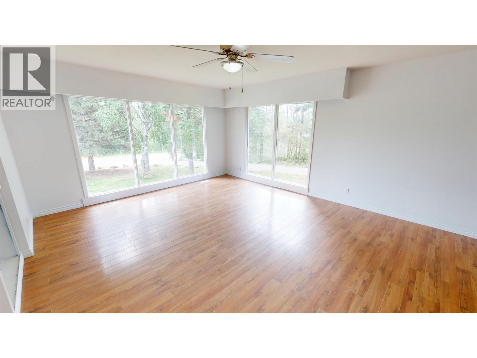 1930 BEACH CRESCENT - 3