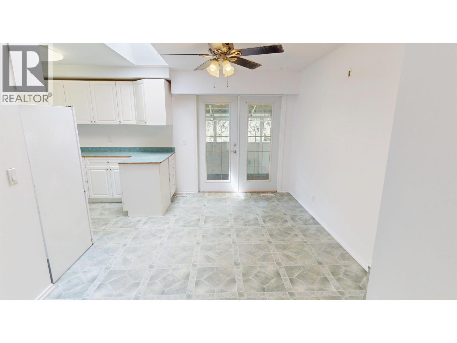 1930 BEACH CRESCENT - 9