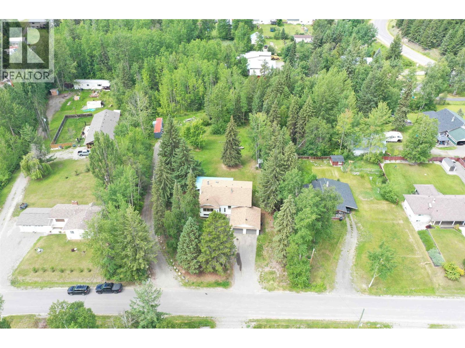 1930 BEACH CRESCENT - 32