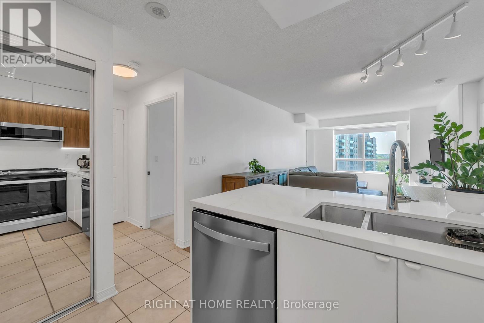 #1202 11 ONEIDA CRESCENT - 10