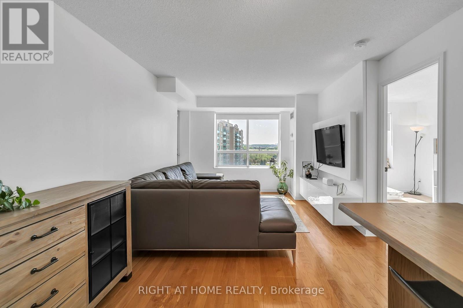 #1202 11 ONEIDA CRESCENT - 12