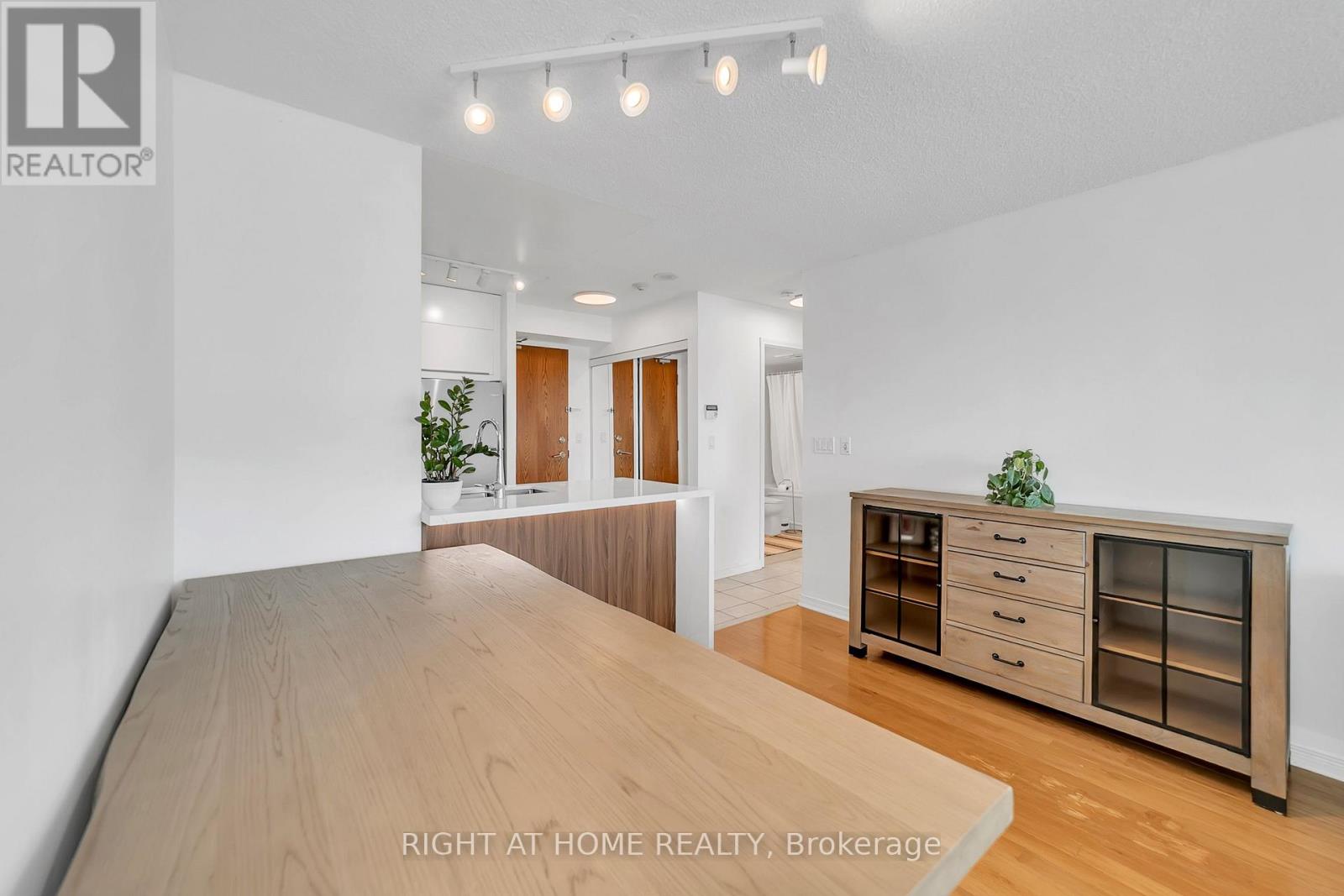 #1202 11 ONEIDA CRESCENT - 13