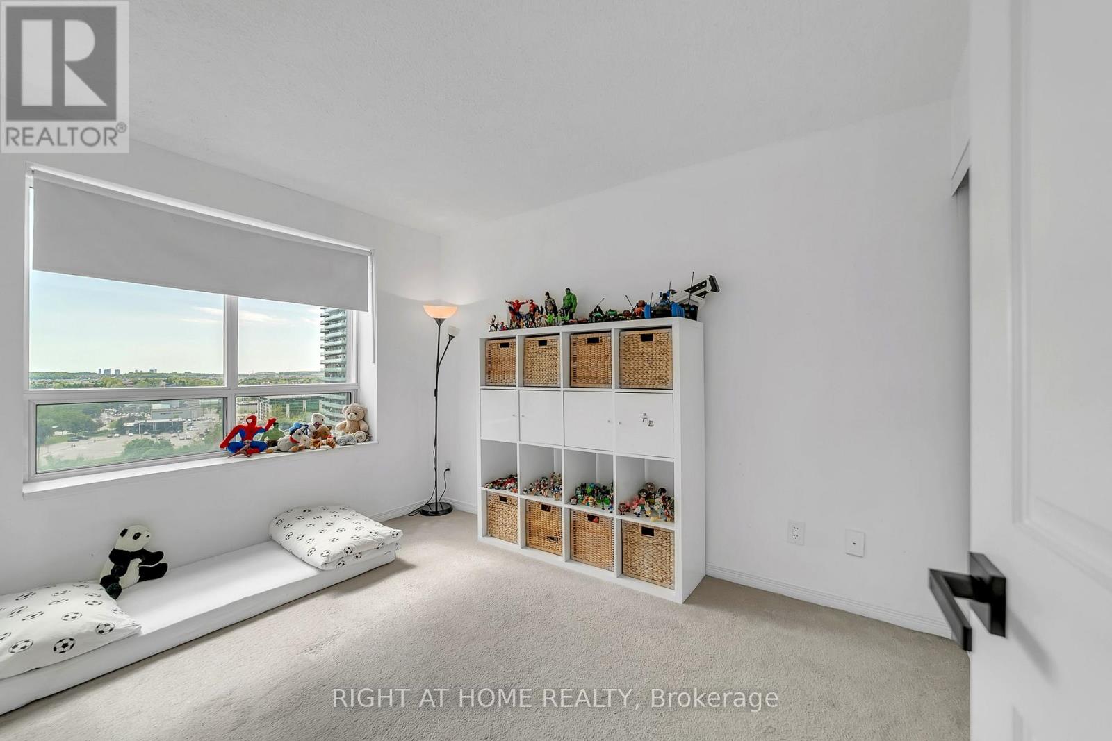 #1202 11 ONEIDA CRESCENT - 18