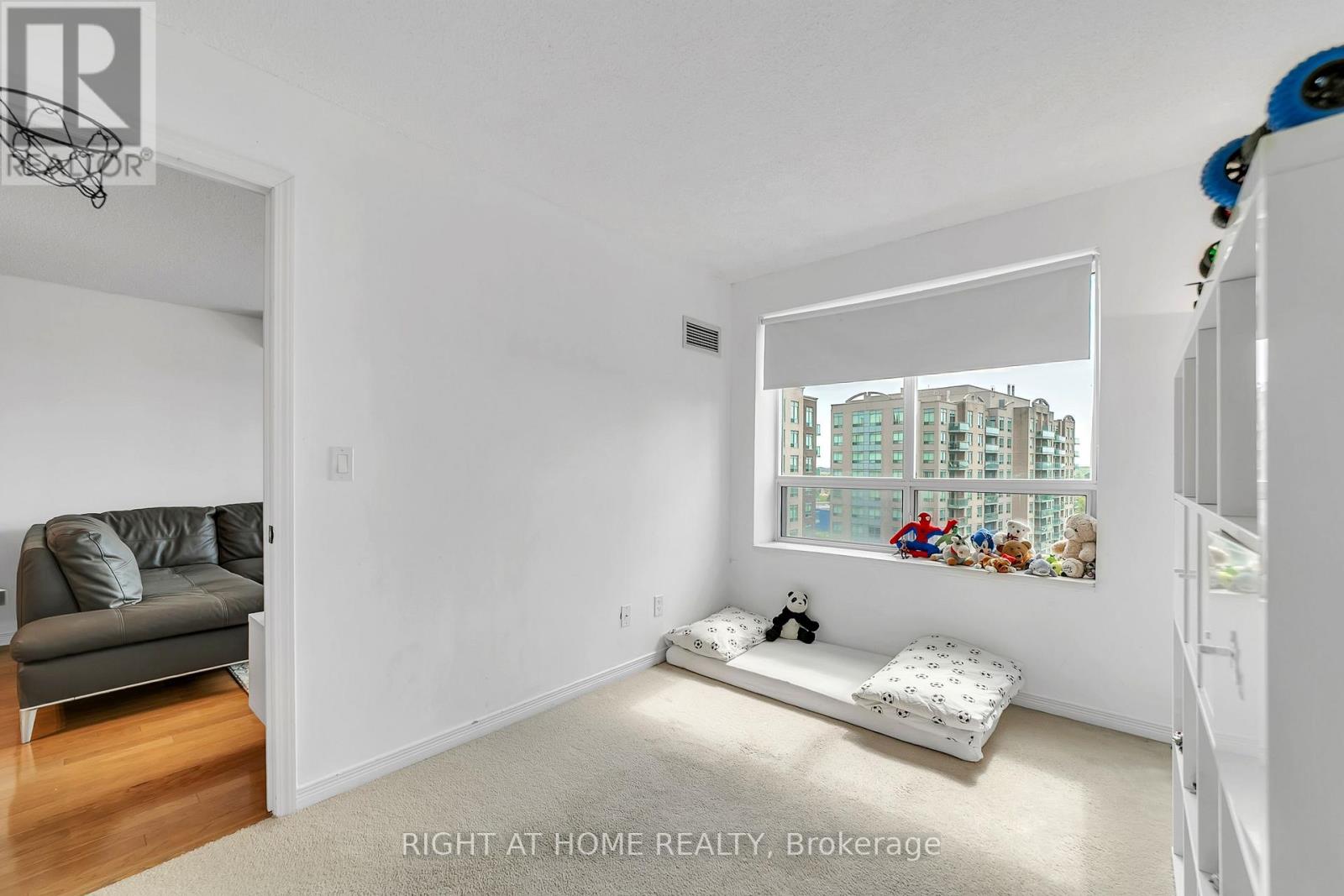 #1202 11 ONEIDA CRESCENT - 19