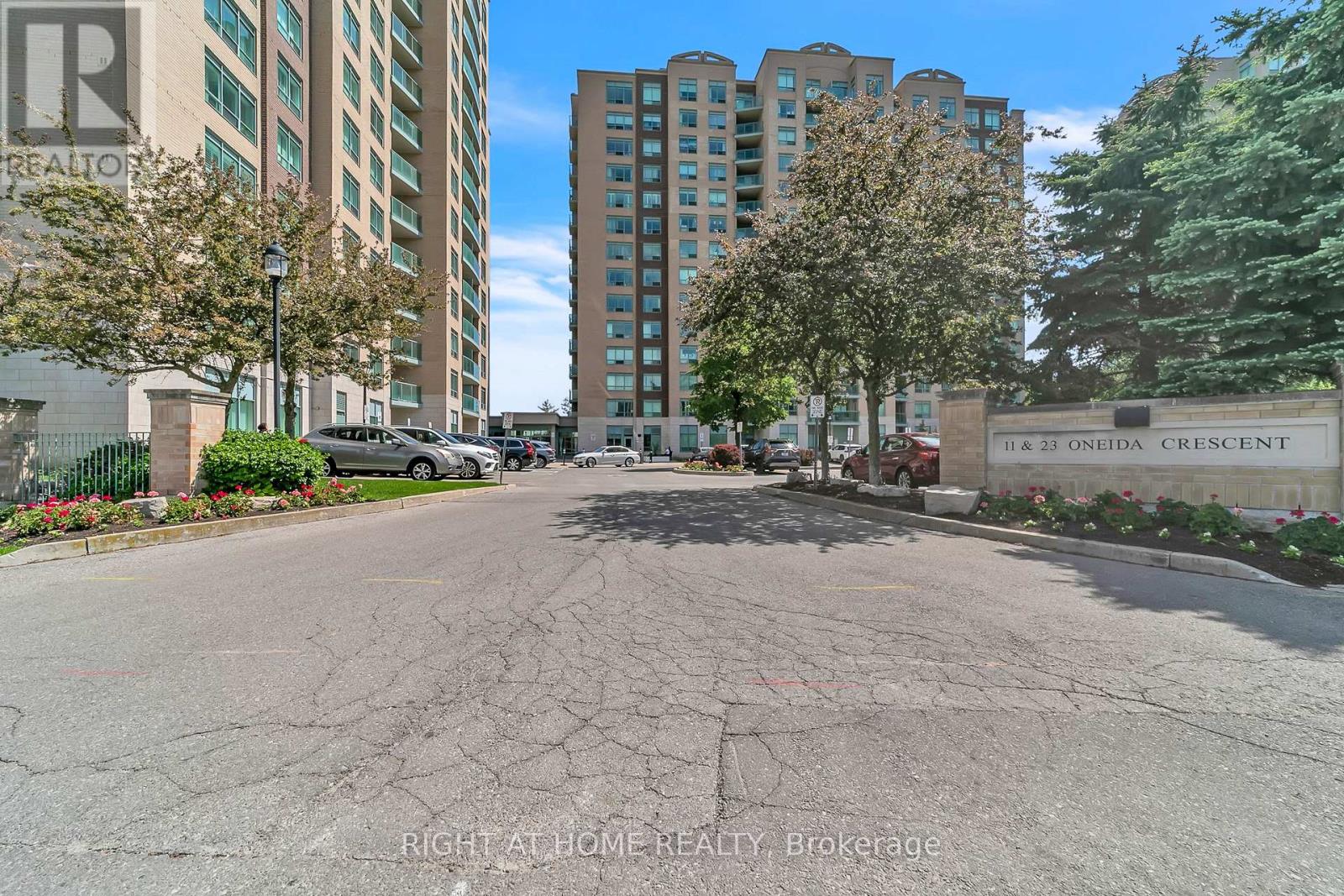#1202 11 ONEIDA CRESCENT - 2
