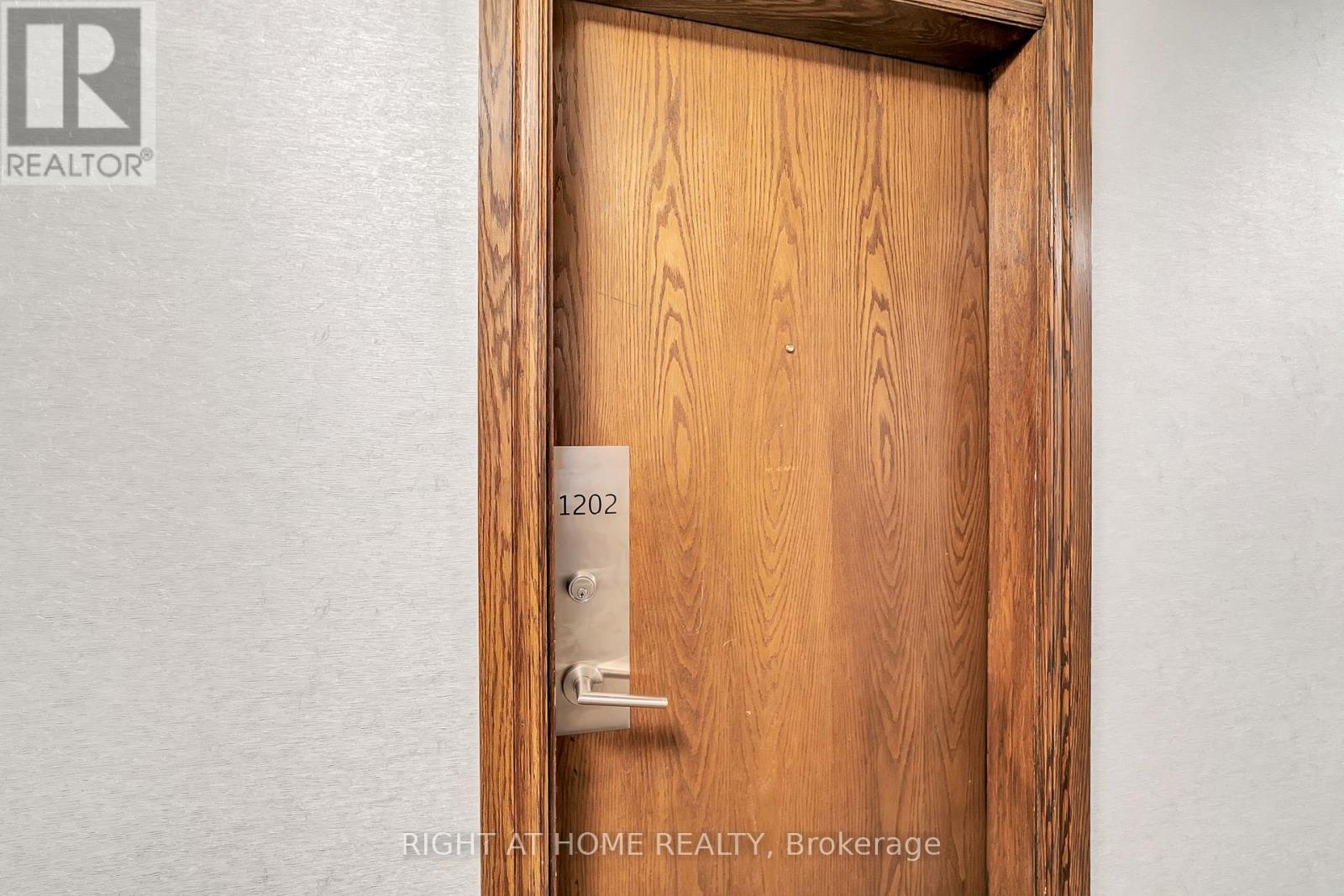 #1202 11 ONEIDA CRESCENT - 6