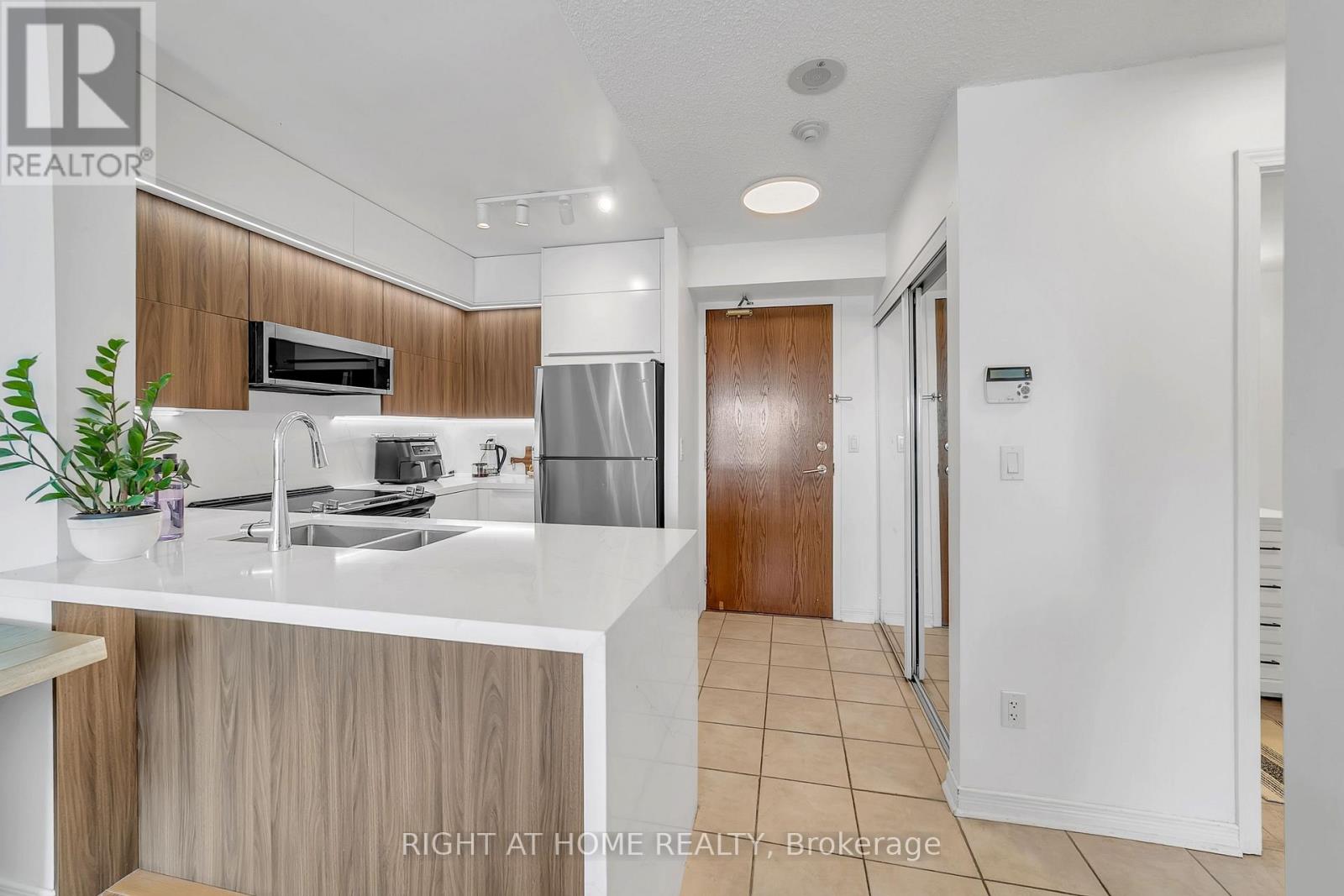 #1202 11 ONEIDA CRESCENT - 7