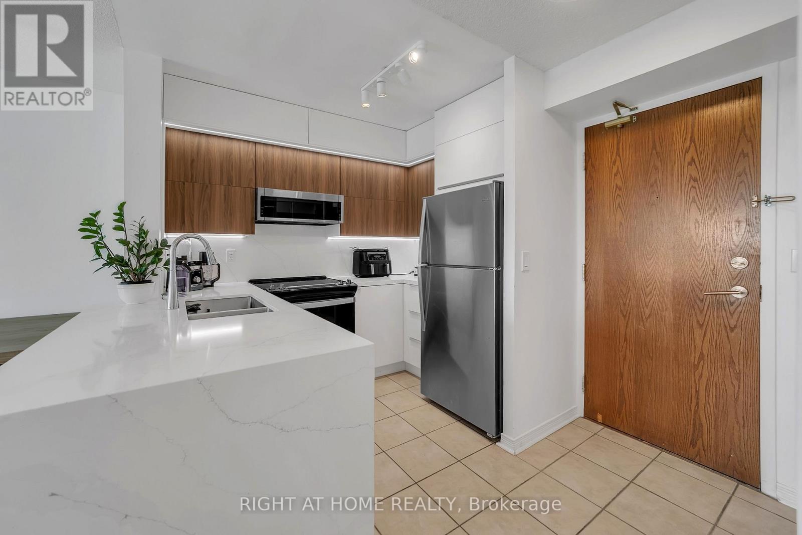 #1202 11 ONEIDA CRESCENT - 9