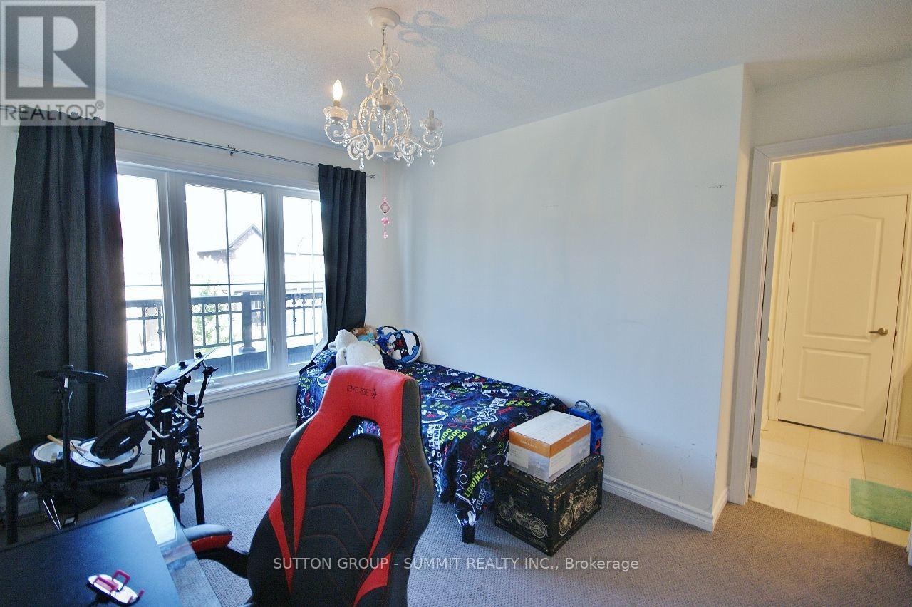 174 STEVENSON CRESCENT - 24