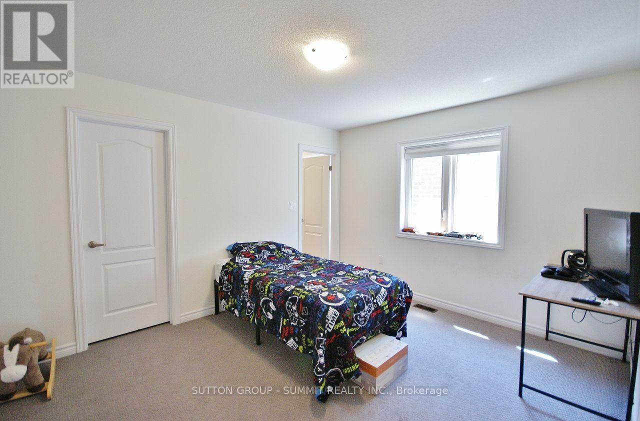 174 STEVENSON CRESCENT - 31