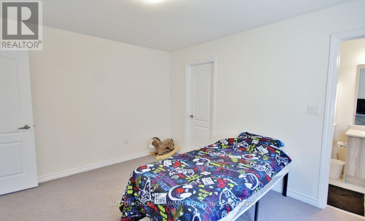 174 STEVENSON CRESCENT - 32