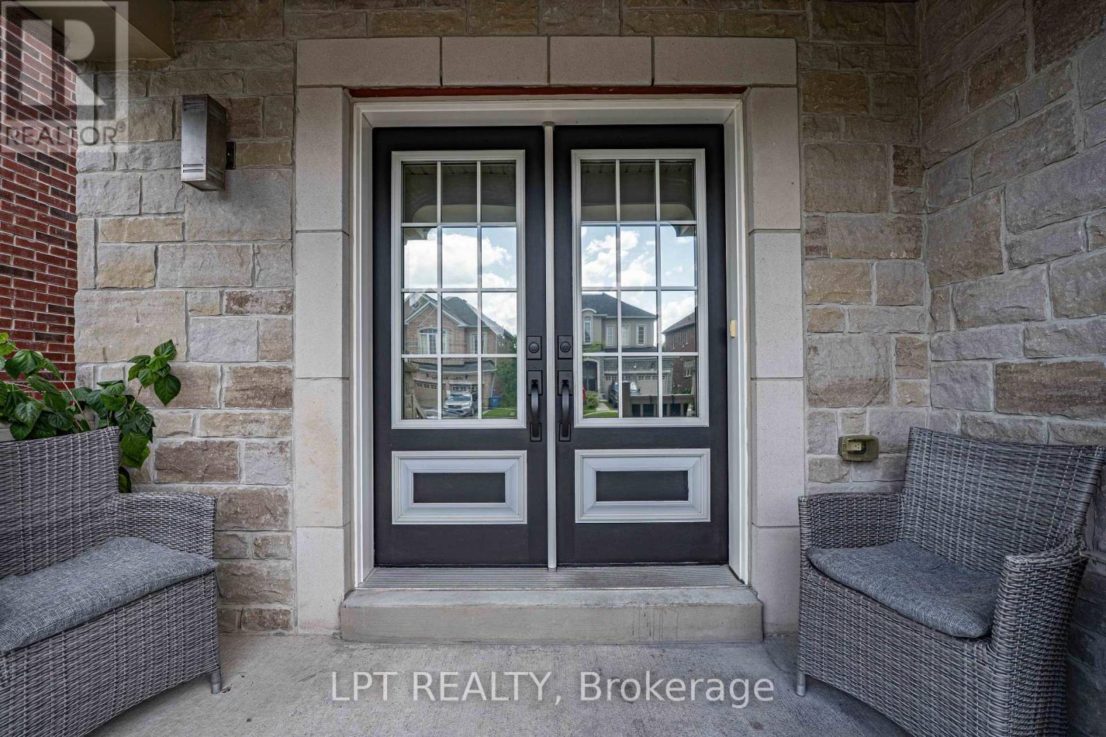 20 MANOR FOREST ROAD - 11