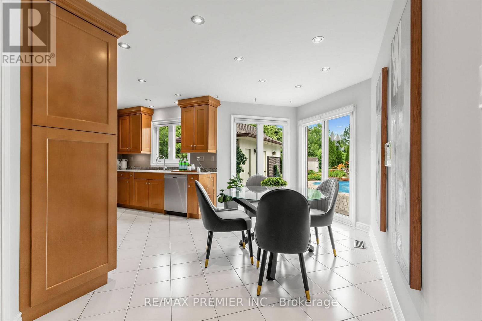 28 BRIDGEND COURT S - Image 13