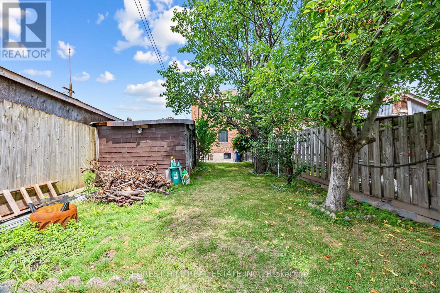 101 HOLWOOD AVENUE - 17