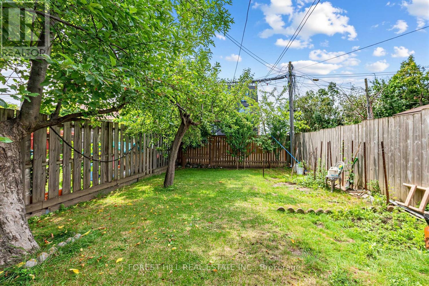 101 HOLWOOD AVENUE - 18
