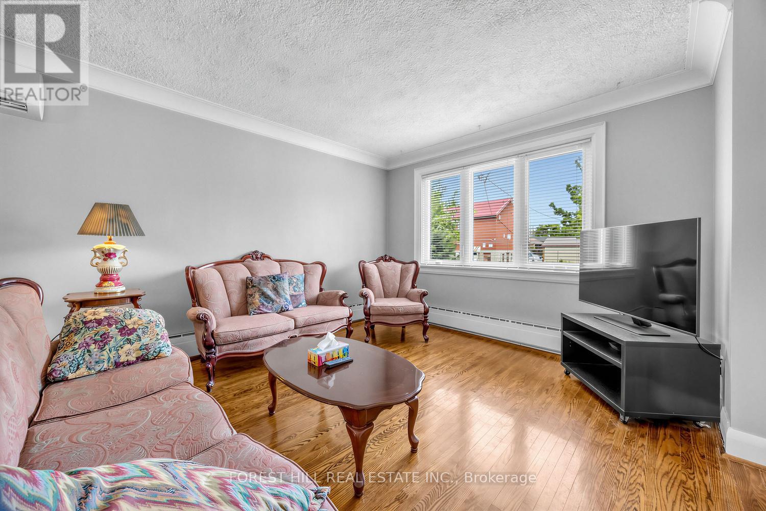 101 HOLWOOD AVENUE - 4