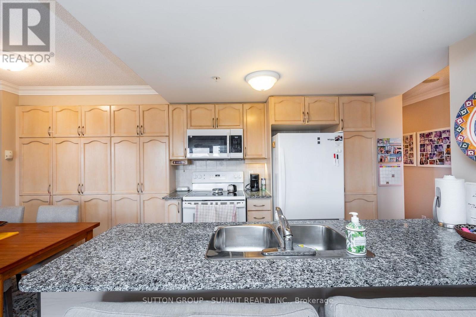 #1205 350 PRINCESS ROYAL DRIVE - 25
