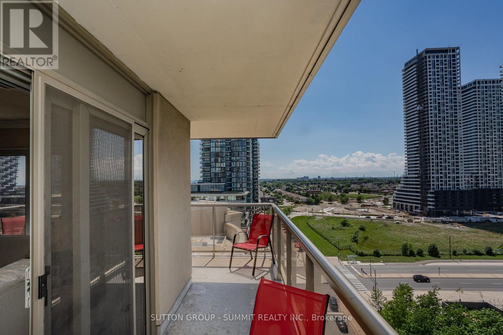 #1205 350 PRINCESS ROYAL DRIVE - 31