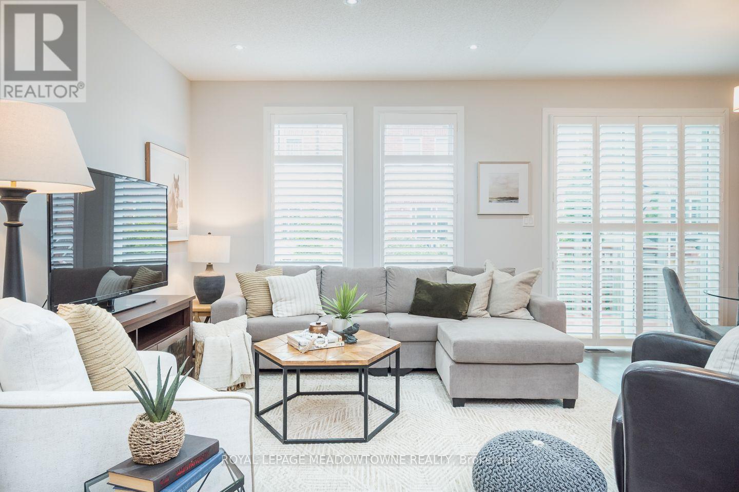 792 BANKS CRESCENT - 10