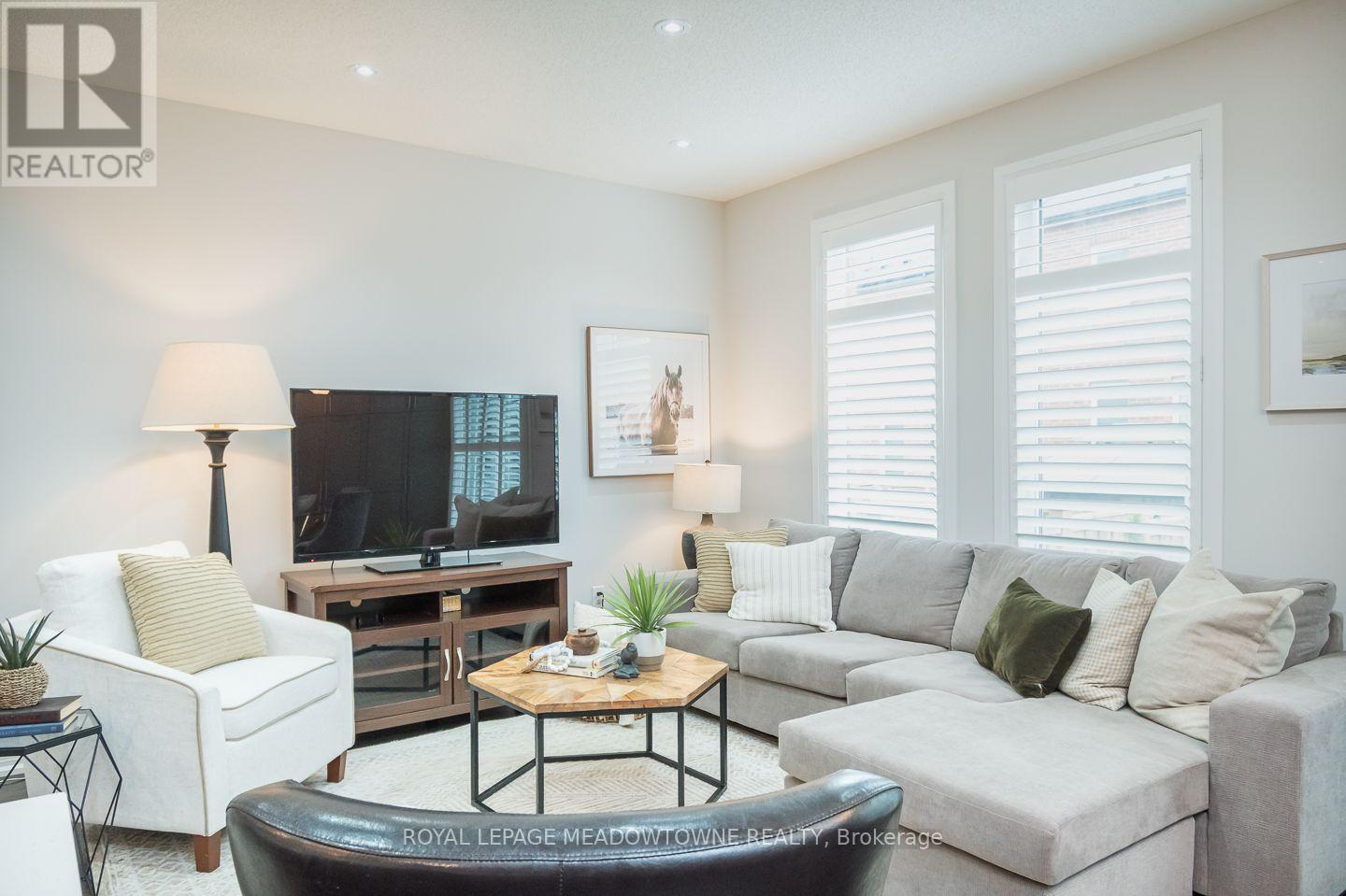 792 BANKS CRESCENT - 12