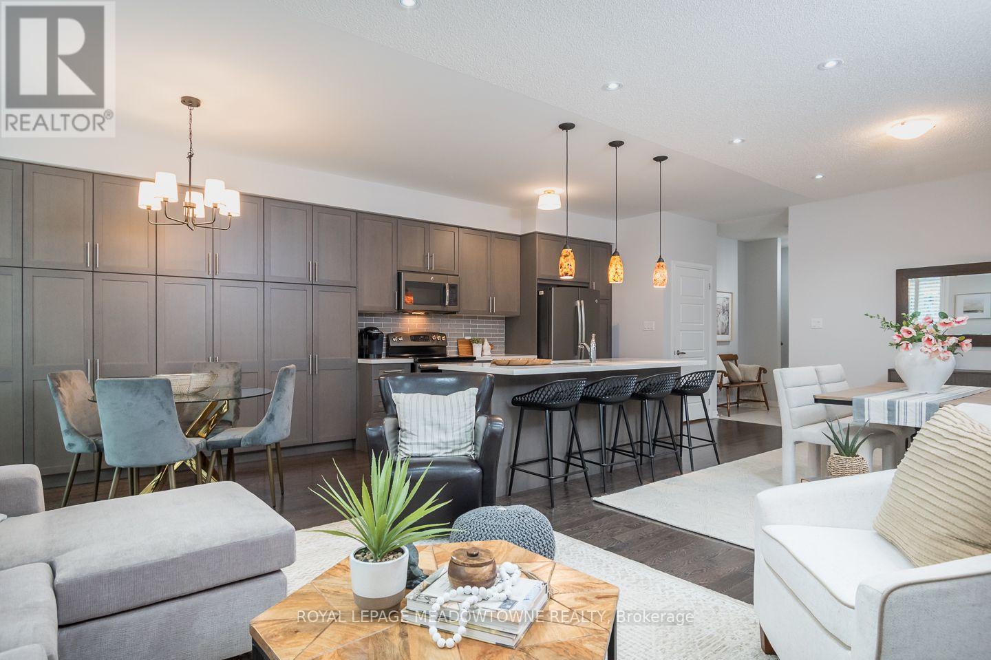 792 BANKS CRESCENT - 15