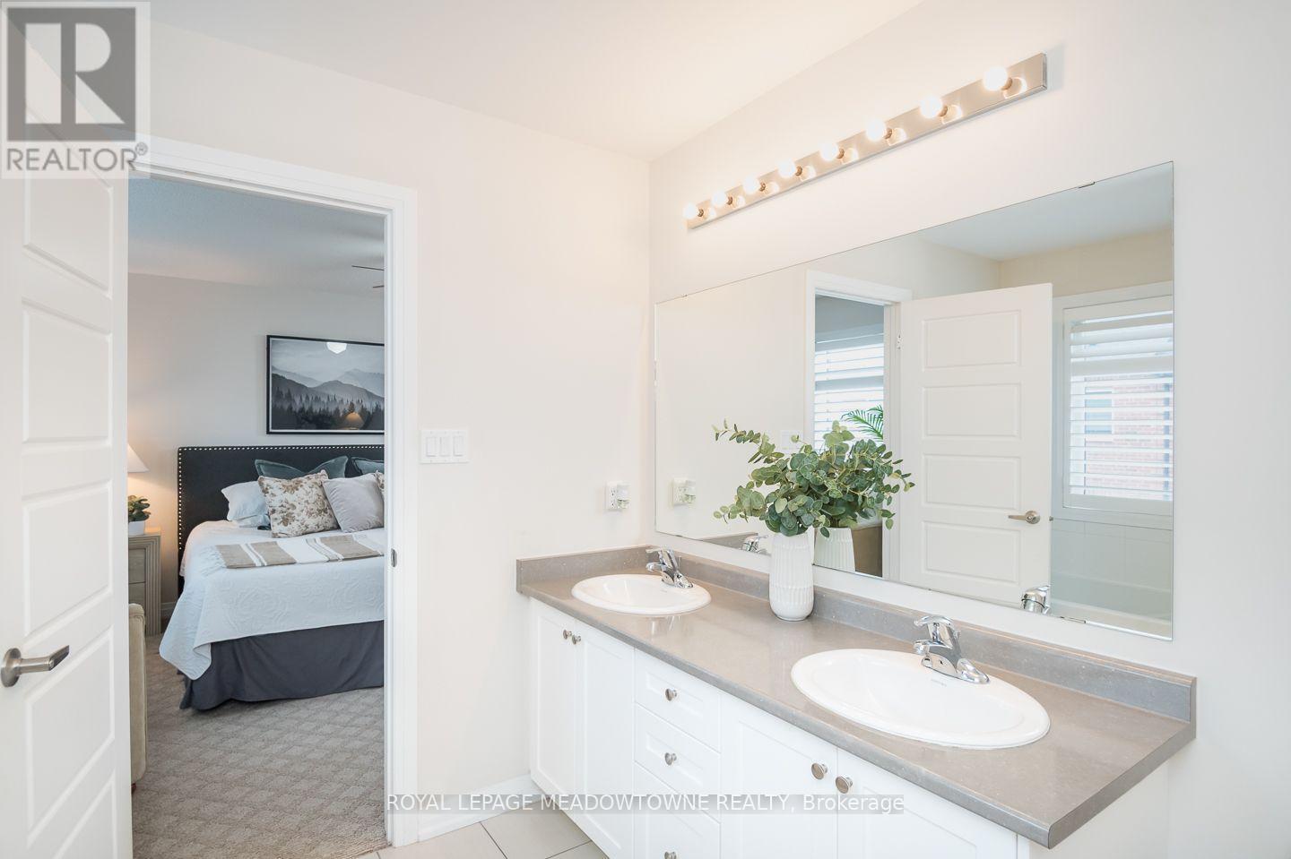 792 BANKS CRESCENT - 22