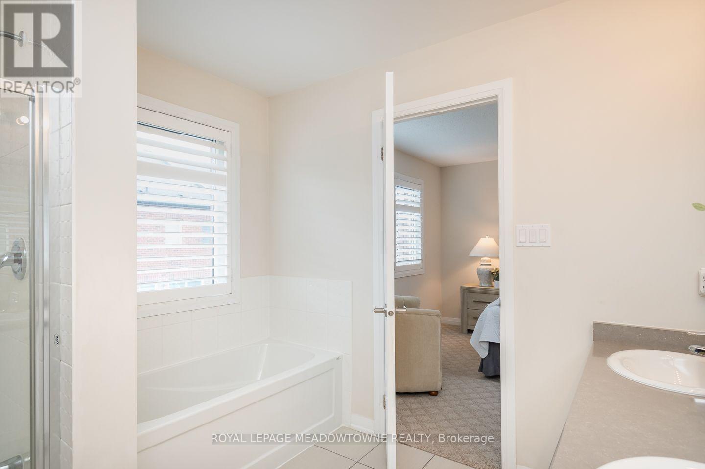 792 BANKS CRESCENT - 23