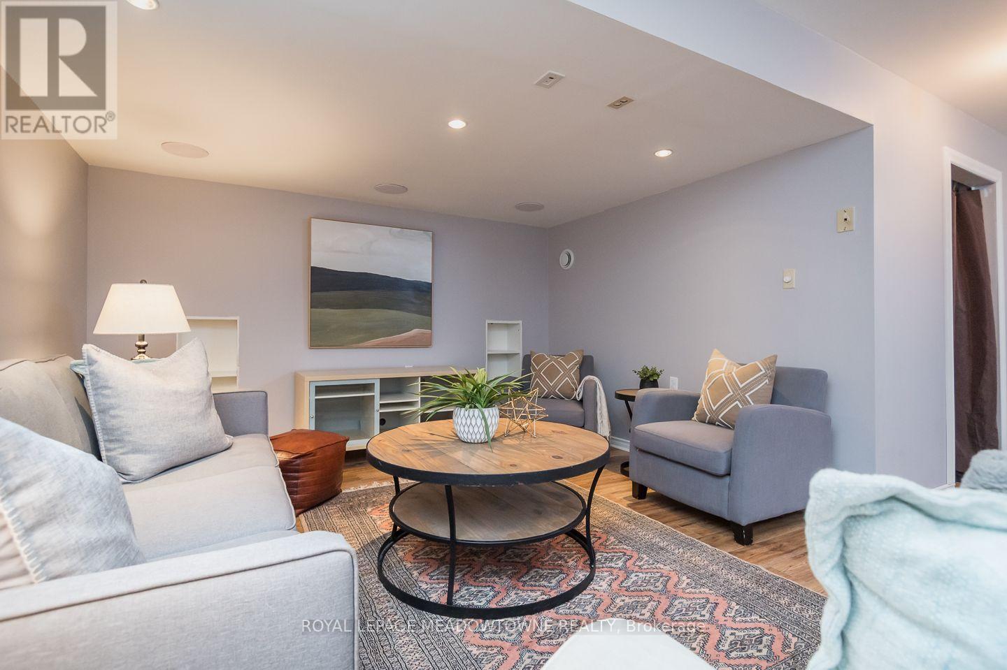792 BANKS CRESCENT - 32