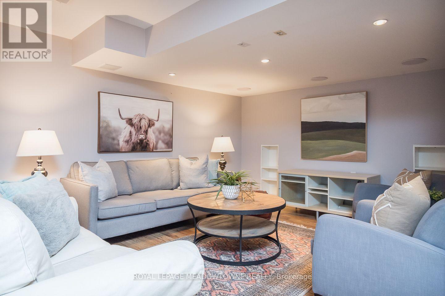 792 BANKS CRESCENT - 33