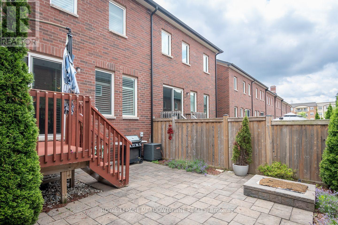792 BANKS CRESCENT - 36