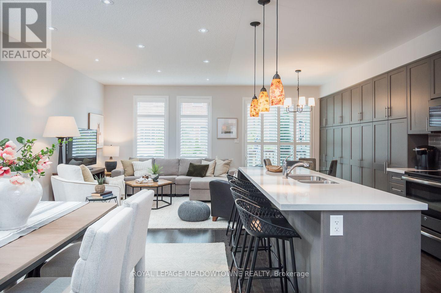 792 BANKS CRESCENT - 4